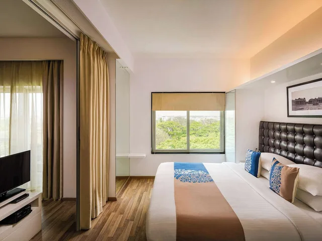 1 Bedroom, Suite, Double Bed, No Balcony، Grand Mercure Bangalore An Accor Hotels Brand 2/10