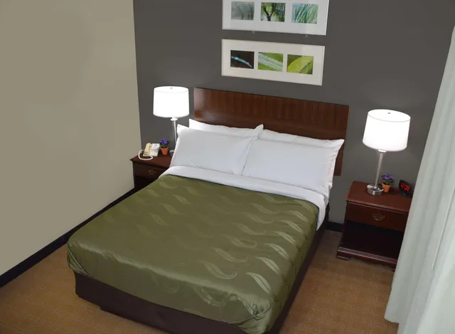 Suite, Queen Bed, Quality Inn and Suites Dublin, OH 1/2
