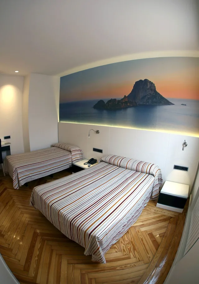 غرفة بسرير مزدوج، Hostal Sol Square Madrid 1/9