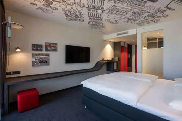 Design, Twin Beds، V8 Hotel Koln @ Motorworld 2/2
