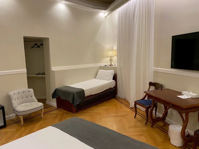 غرفة رباعية بسرير مزدوج وسريرين منفصلين، La Residenza del Sole al Pantheon 3/8