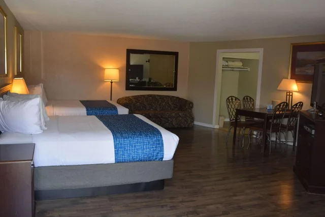 جناح استوديو ديلوكس بسريرين كوين مع أريكة، Travelodge by Wyndham Trinidad 1/1