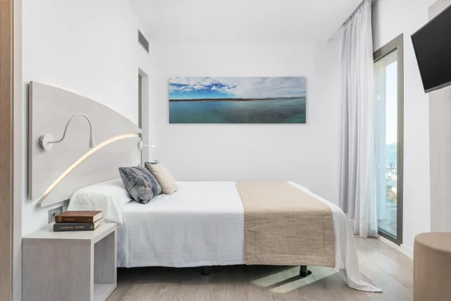 غرفة سوبيريور بسرير مزدوج بإطلالة على البحر بشرفة، Llaut Boutique Hotel 2/2