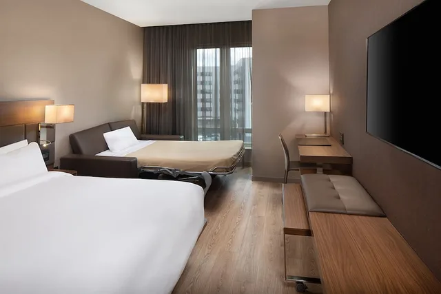 غرفة بسرير كينج مع أريكة، AC Hotel Bloomington Mall of America 2/5