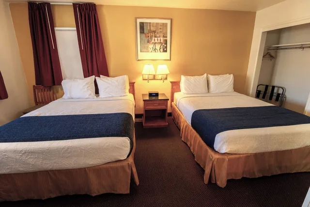 غرفة بسريرين مزدوجين، Travelodge By Wyndham Pendleton OR 2/10