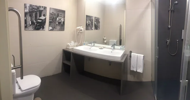 جناح تنفيذي بسرير كينج مع أريكة لذوي الإعاقة، Suites Viena Plaza de Espana 2/3