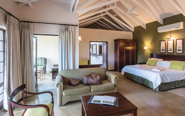 Family, 1 Double and 1 Single Bed, Perrys Bridge Hollow Boutique 1/3