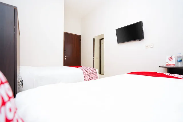 غرفة قياسية بسريرين منفصلين، Oyo 450 Semampir Residence 2/5
