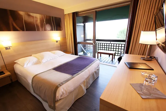 Standard, Queen Bed, Garden Side، HOTEL CASTELL VERDE 3/4