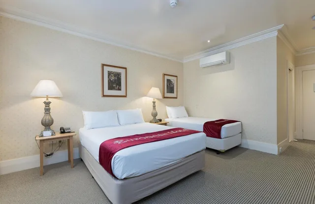 غرفة سوبيريور ثلاثية، European Hotel 2/5