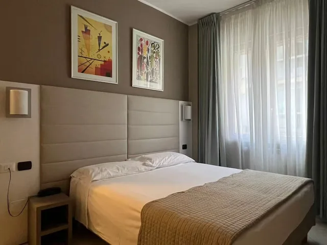 غرفة ثلاثية بسرير كوين وسرير فردي، Hotel Parma 5/10