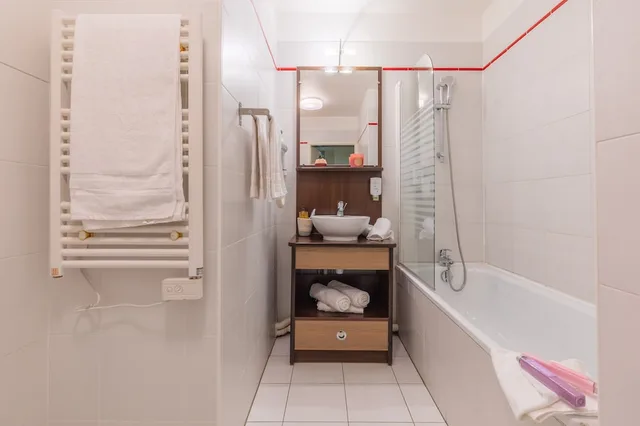 شقة بسريرين منفصلين بغرفتي نوم مع أريكة، Hotel Residence Zenitude Magny Les Hameaux Versailles 9/10