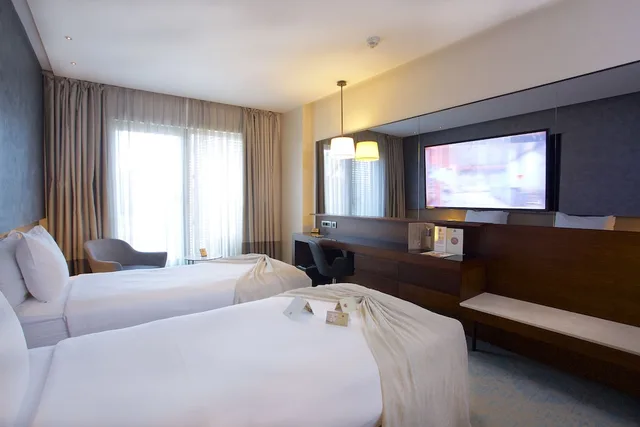 غرفة قياسية بسريرين منفصلين بإطلالة على المدينة بغرفة نوم واحدة، Dosso Dossi Hotels and SPA Downtown 2/8