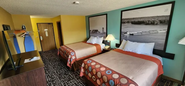 غرفة بسرير كينج، Super 8 by Wyndham Dyersville near Field of Dreams 1/4