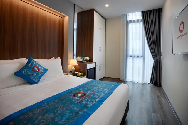 غرفة بريميوم بسرير كوين، Grand Dragon Hotel Hanoi 1/2