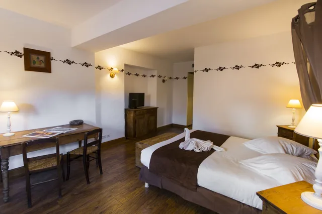 غرفة كلاسيكية بسريرين منفصلين، Hostellerie A La Ville de Lyon 2/4