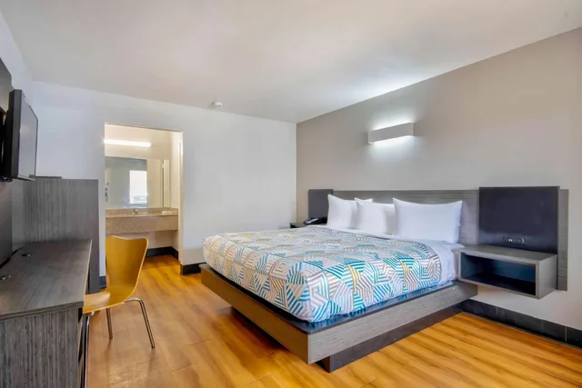 غرفة بسرير كينج لذوي الإعاقة، Motel6 Sulphur, LA 2/10