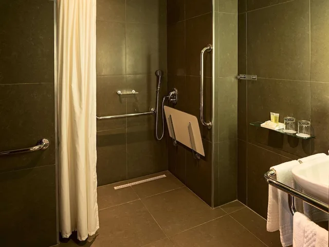 غرفة بسرير مزدوج وسرير فردي لذوي الإعاقة، Novotel Sorocaba 5/6