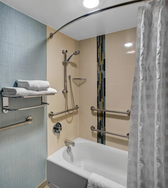 جناح بسرير كينج مع أريكة بحوض استحمام لذوي الإعاقة، Hyatt Place Nashville Opryland 4/5