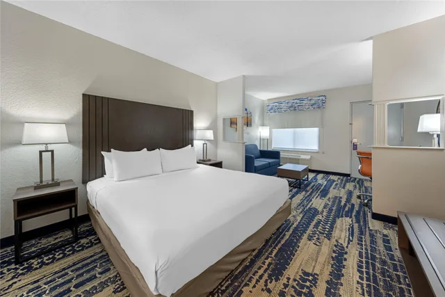 Mini, Suite, King Bed, Sofa, Living Area، Best Western Of Clewiston 4/5