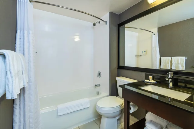 Upgrade, 2 Double Beds، Comfort Inn Kingston - Highway 401 6/6