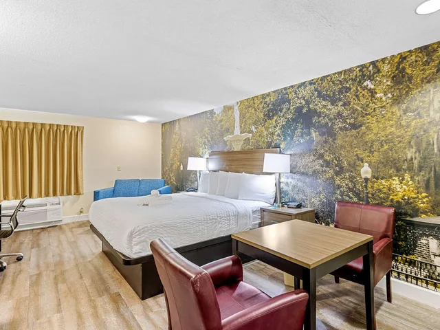 جناح بسرير كينج، Clarion Pointe Savannah Gateway I-95 2/2