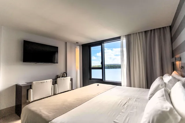 Superior, Lateral Side Sea View, Barcelo Hamilton Menorca - Adults Only 2/3
