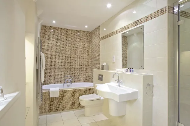 غرفة عائلية، Macdonald Houstoun House 1/1