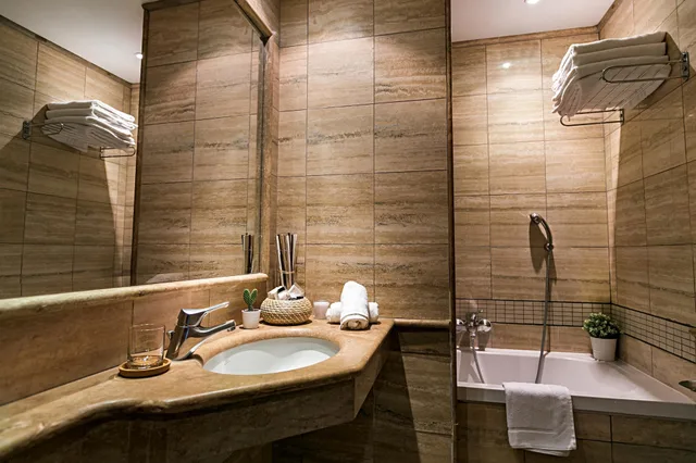 Superior, Double and Twin Beds, Hotel Diplomatic 5/7