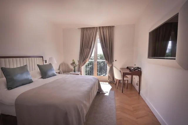 غرفة سوبيريور بسرير كينج بإطلالة على البحر، Amadria Park Hotel Milenij 1/5