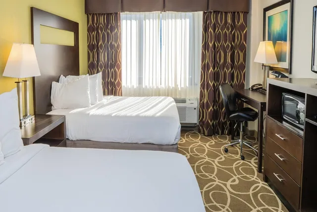 غرفة بسريرين كوين لذوي الإعاقة، Elimwood Hotel, A Ramada by Wyndham 9/10