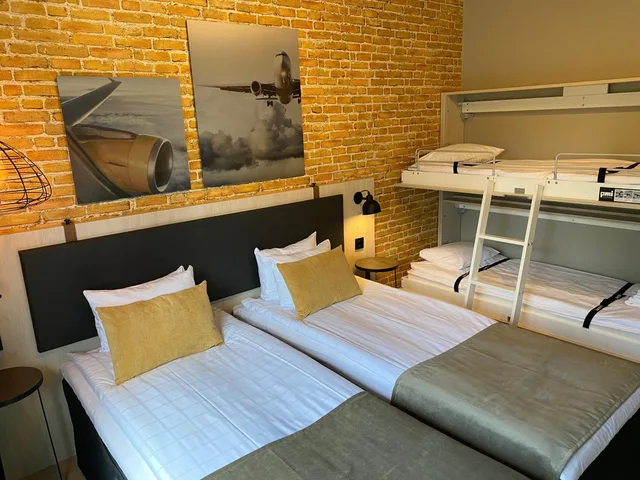 غرفة اقتصادية عائلية بسريرين منفصلين وأسرّة بطابقين، Skyline Airport Hotel 2/2