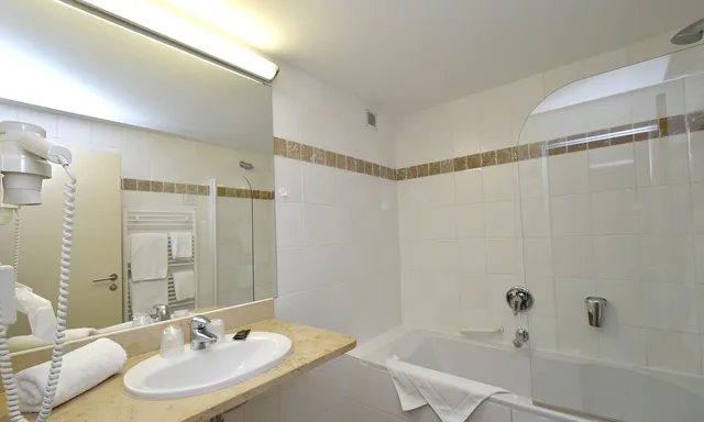 غرفة اقتصادية بسرير مزدوج، Hotel Charleroi Airport Van Der Valk 4/4