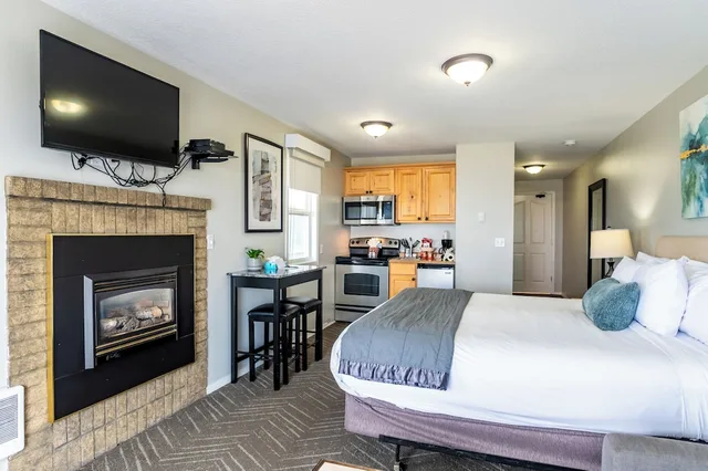 Spa, Suite, King Bed, Ocean Front, Sofa، Inn at the Prom 2/7