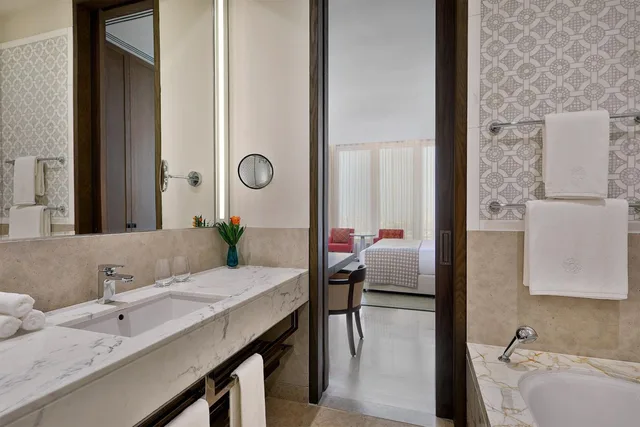 غرفة سوبيريور بسريرين منفصلين بإطلالة على المدينة، فندق ومنتجع أصيلة جدة(Assila, a Luxury Collection Hotel, Jeddah) 7/9