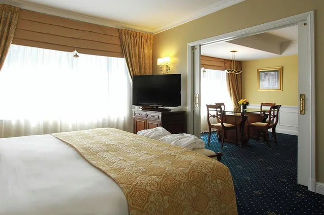 جناح جونيور بإطلالة على النهر، Hotel Emperador Buenos Aires 2/4