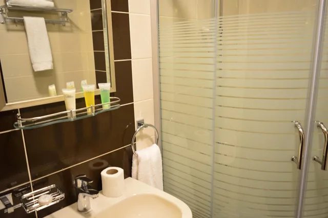 جناح بغرفتي نوم، Ream Hotel 7/9