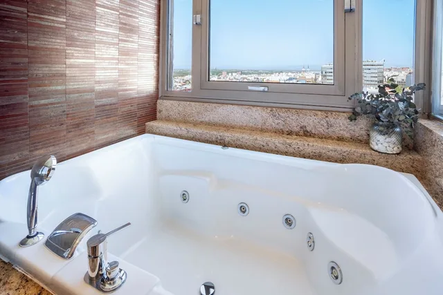 Grand, Connecting, the Level, Premium, Twin Beds, with View، Melia Madrid Princesa Hotel 7/7