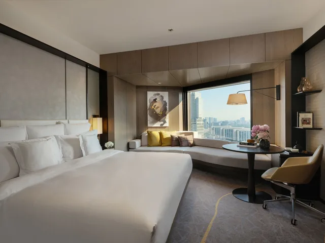 غرفة بريميوم بسرير كينج مع دخول صالة النادي، Ana Intercontinental Tokyo 1/4