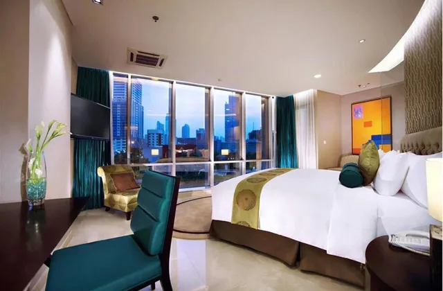 جناح بسرير كينج وسرير فردي بإطلالة على المسبح بغرفتي نوم، The Grove Suites by Grand Aston 1/3