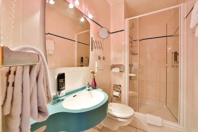 غرفة ثلاثية، Hotel Prasident 3/3