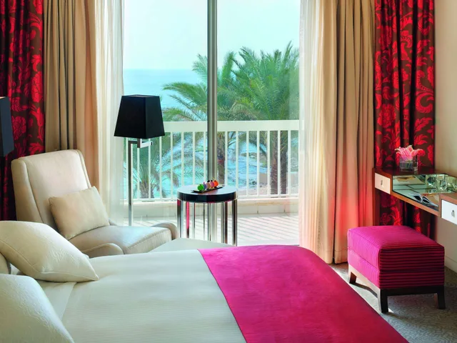 Executive, King Bed, Movenpick Hotel Beirut 9/10