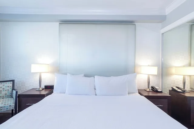 Tower, Suite, King Bed, Balcony, Kitchenette، Sandman Hotel Kelowna 4/6