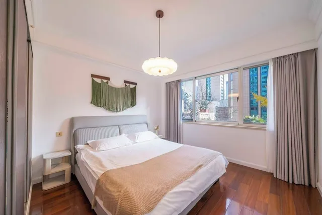 Senior, Apartment, 1 Queen and 3 Double Beds، Book and Bed-People's Square 10/10