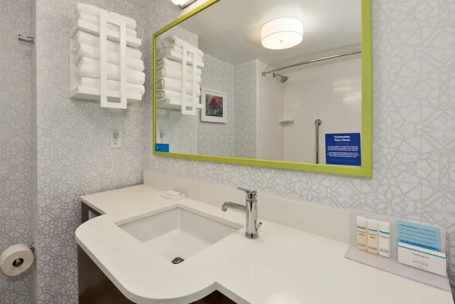 غرفة بسرير كينج، Hampton Inn Traverse City 4/5