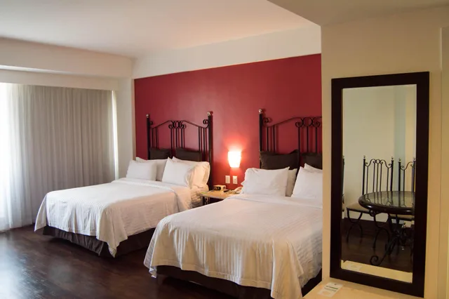 غرفة بريميوم بسرير مزدوج بإطلالة، Holiday Inn & Suites Guadalajara Centro Historico 1/4