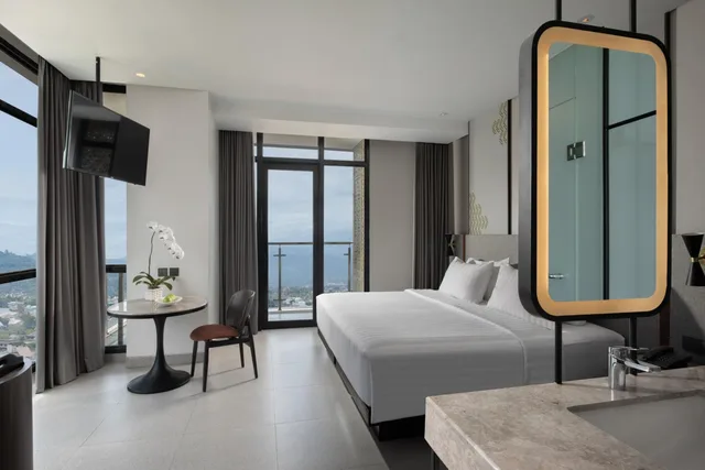 Hollywood, Premier, Queen Bed، Hotel Santika Premiere Padang 1/2
