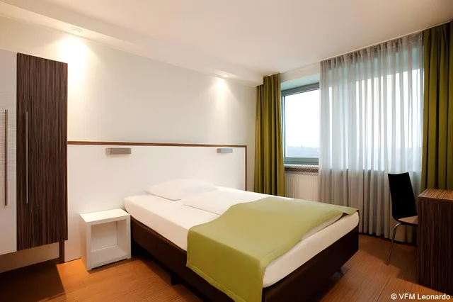 غرفة مفردة بسرير كوين، TOP Hotel Sportforum 1/2