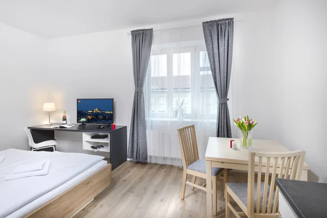 غرفة بسرير كوين بحمام خاص، Downtown Suites Belohorska 6/9