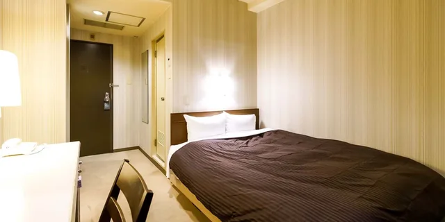 غرفة بسرير مزدوج بحوض استحمام للمدخنين، City Hotel Airport In Prince 3/4